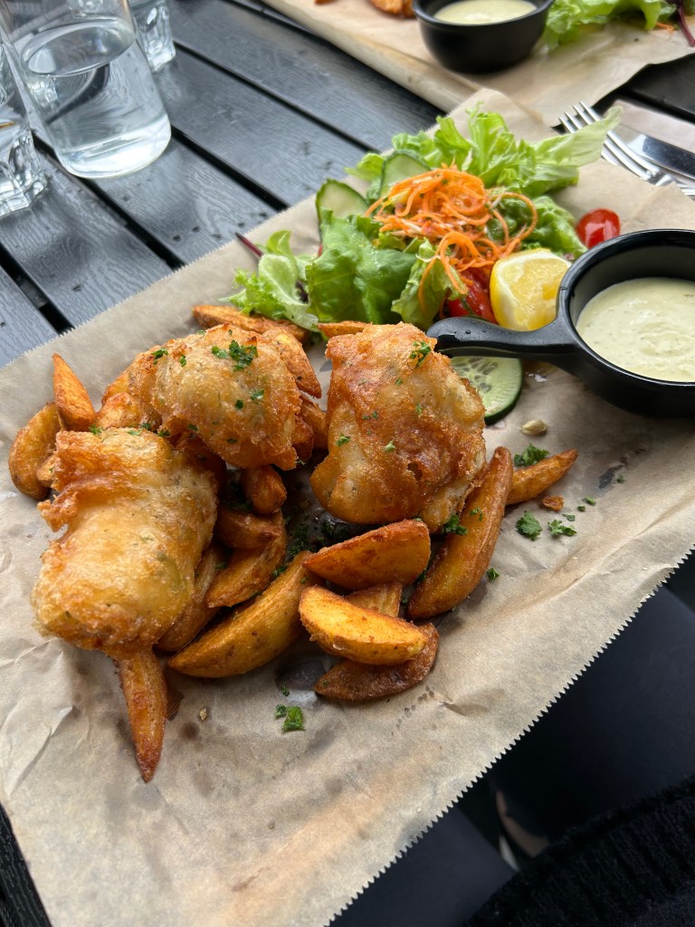 6 Days in Reykjavik with a toddler in summer; Hofnin Fish and Chips