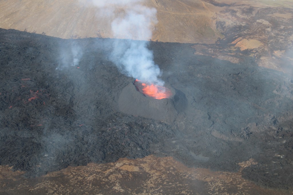6 Days in Reykjavik with a toddler in summer; Volcano